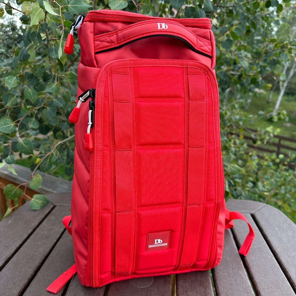 DB equipment: Hugger 20L scarlet Red